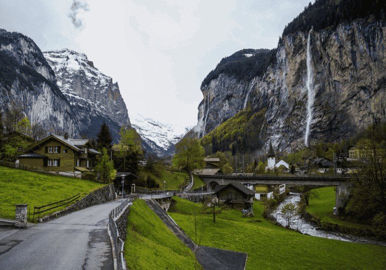 Grindelwald Vs. Lauterbrunnen Which Should You Visit? SwitzerLanding
